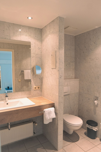 Bathroom 5, Hotel Haus am See, Diepholz