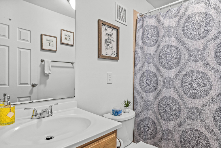 Interior 4, Classic City Getaway at Stadium Village, Clarke