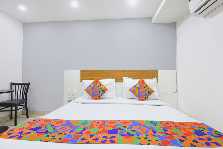 Room 5, Fabhotel Happy Stay, Gautam Buddha Nagar