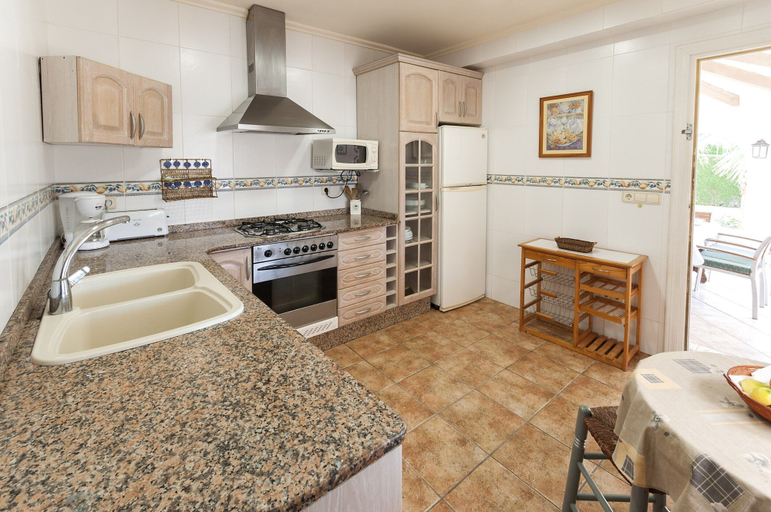 Private kitchen 5, Frederic - Villa With Private Pool, Alicante