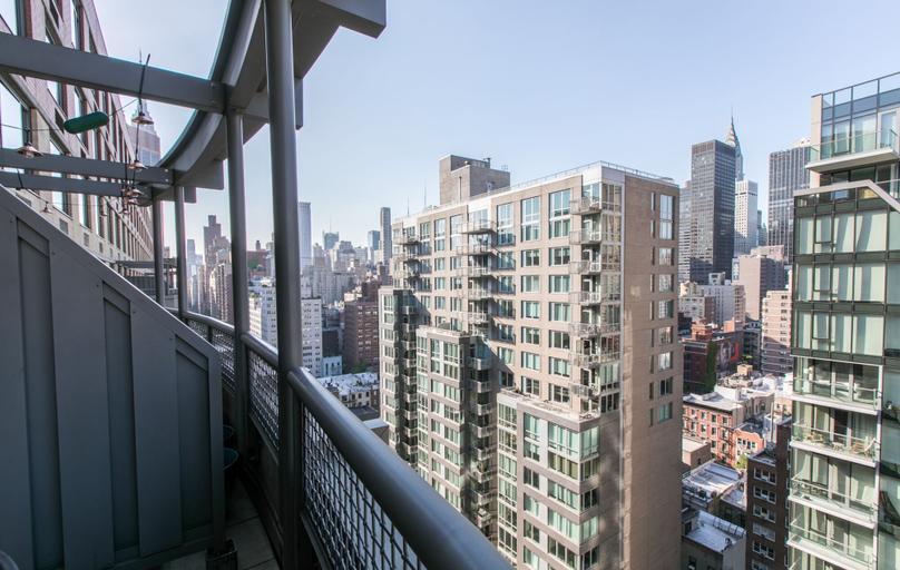 Room 5, Bright 2 Bedrooms 2 Bathrooms Unit With Balcony, New York