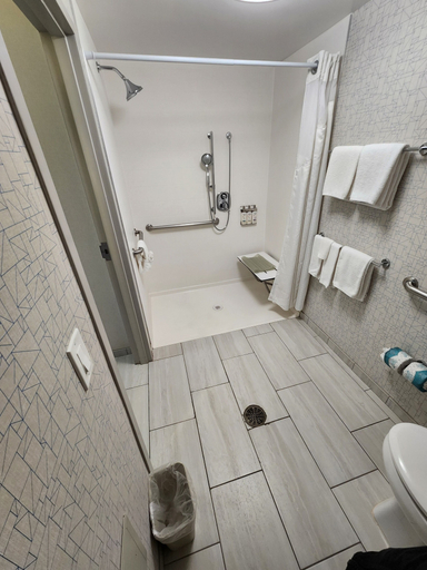 Bathroom 5, Holiday Inn Express LOMPOC by IHG, Santa Barbara