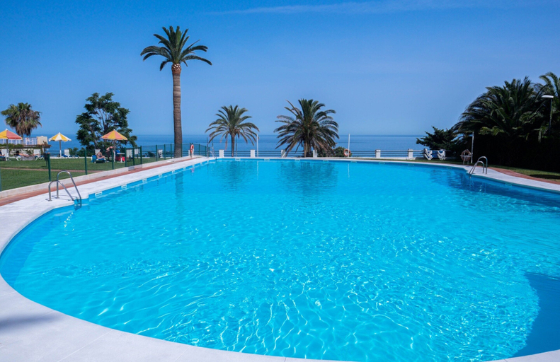 Pool 3, Bright Coastal Apartment With Pool, Málaga
