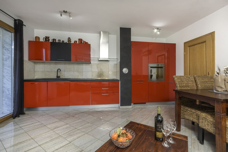 Private kitchen 2, Apartment in Banjole, 200m From the Beach, Medulin