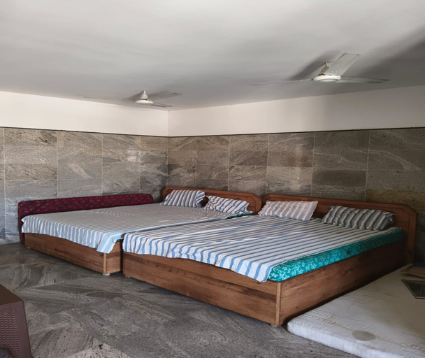Room 4, PRM CLASSIC LODGE, Erode