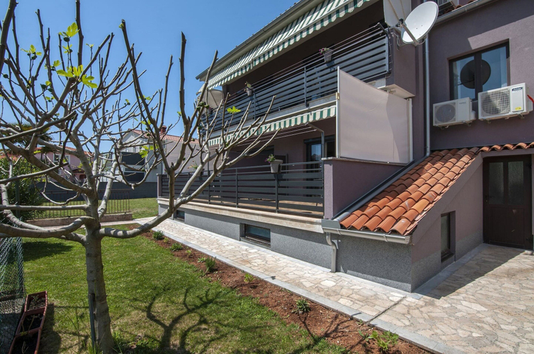 Exterior 4, Lovely Relaxing Studio With Terrace, Fažana