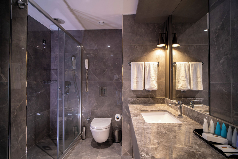 Bathroom 5, Arts Hotel Taksim, Beyoğlu