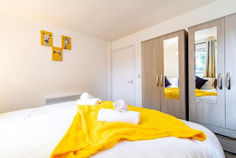 Room 2, Apartment - Sleeps 2 - Parking - City Centre Close, Coventry