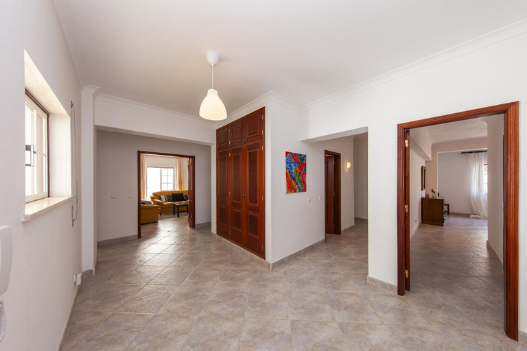 Room 5, W 01 - Bedroom 1 in Topside Luz Guesthouse, Lagos