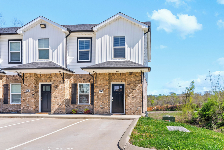 Primary image, Unit #606, Montgomery