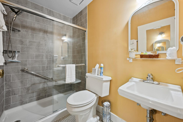 Bathroom 3, The Inn at Union Pier, Berrien