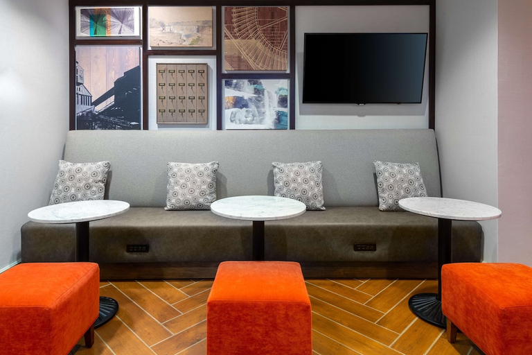 Public Area 2, Hampton Inn Buffalo-Williamsville, Erie