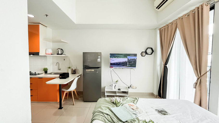Room 2, Contemporary Studio At Apartment Lrt City Bekasi, Bekasi