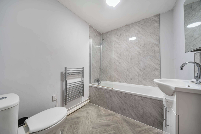 Room 5, Host Stay Apartment 11 Stanley Street, Sefton