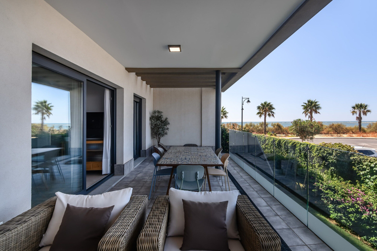 Outdoor dining 5, Beachfront Apartment in Isla Canela, Huelva