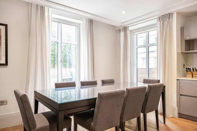 Room 4, Mayfair Park Lane Huge Balcony Overlooking Hyde Park Concierge AC Elevator Access, London