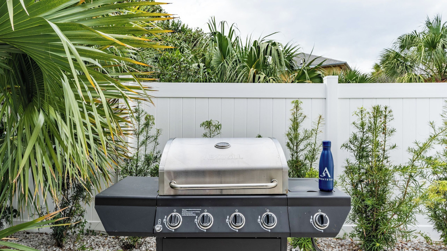 Others 5, Modern 5bdr w/ Private Pool, 2 min Walk to the Beach! Montoute by Avantstay, Bay