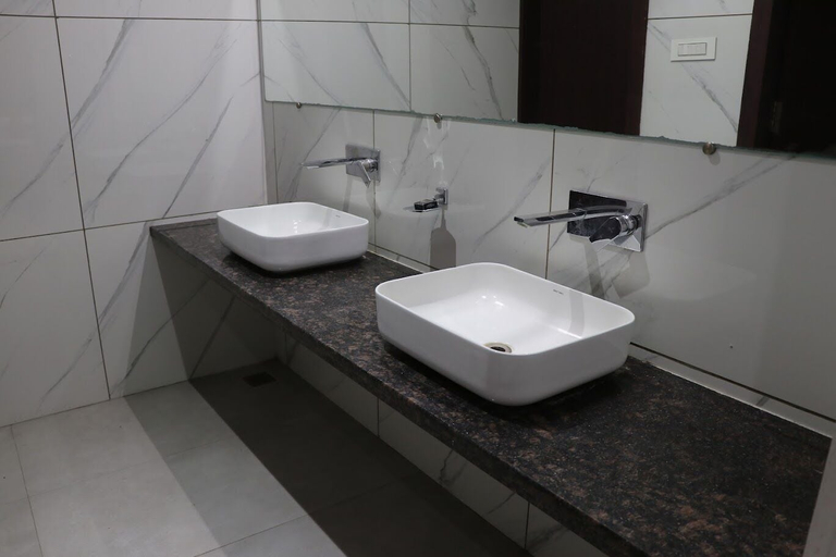 Bathroom, Nakshatra Hotel & Resort in Khargone, West Nimar