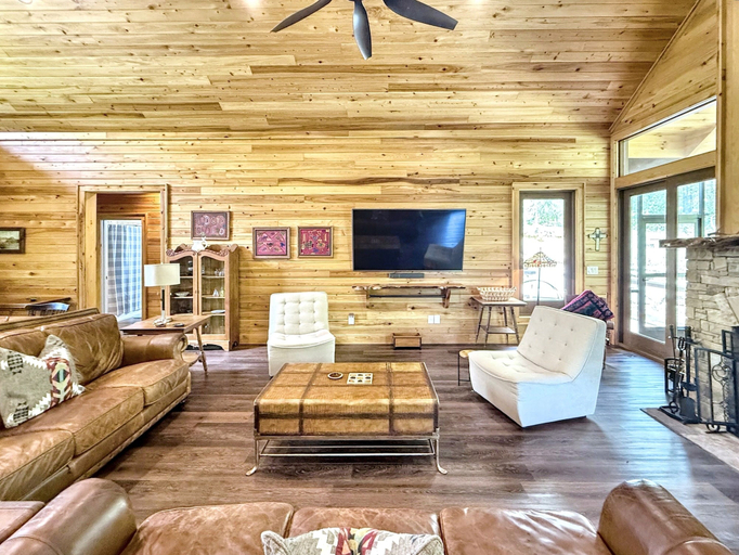 Interior 5, The Settlement, Macon