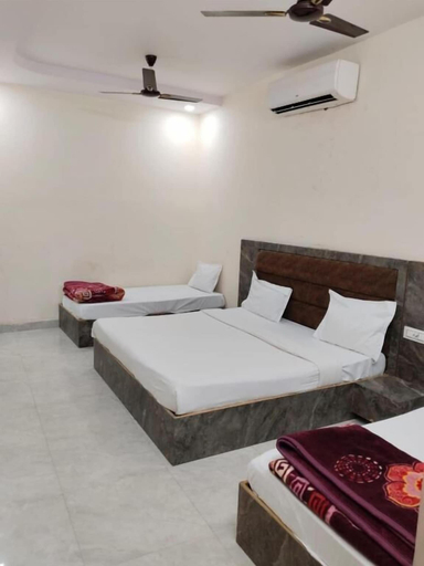 Room 2, Meera residency vrindavan, Mathura