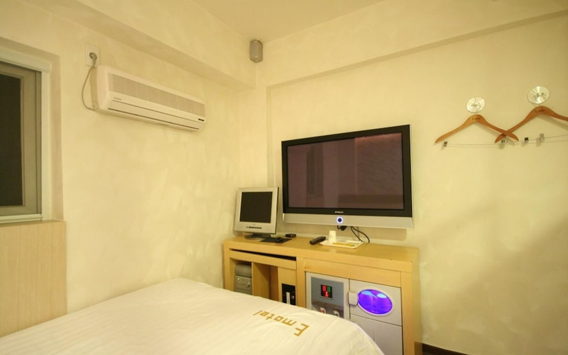 Bedroom 2, Hoegi Motel, Dong-daemun