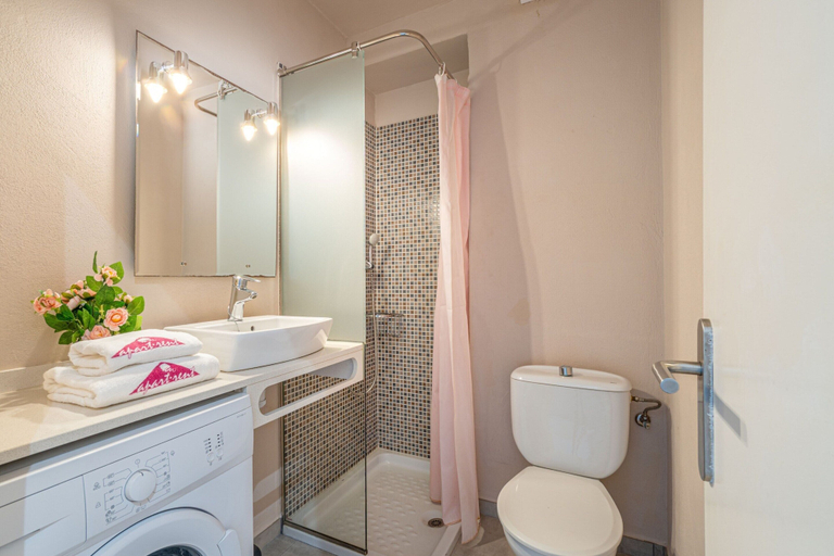 Bathroom, Beachfront Apartment With Sea Views, Girona