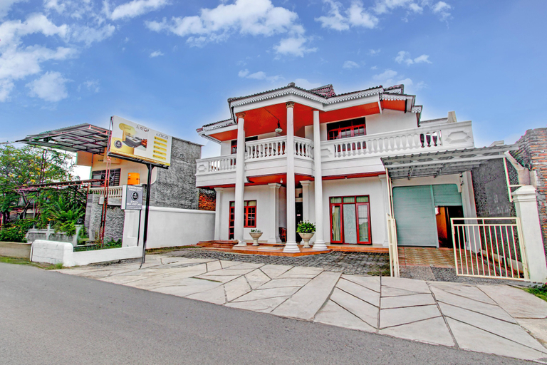 Front of property 3, Hotel O near Lapangan Besar Mandala, Yogyakarta