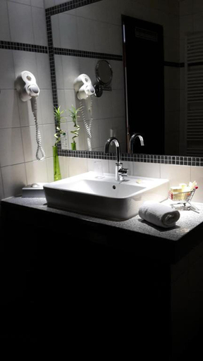 Bathroom 5, Food Hotel, Neuwied