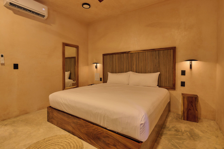 Room 2, Pan Beach, Dist. Pochutla