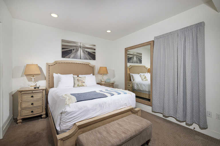 Interior 5, 700-104 Water Front Condo w AC!, San Diego