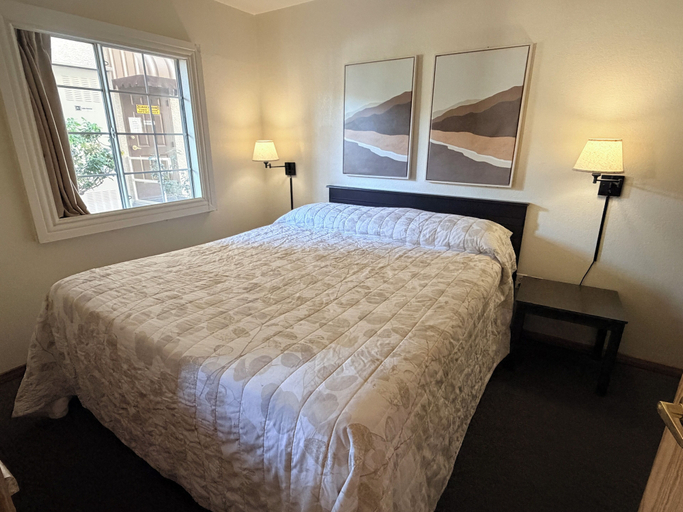 Bedroom 3, Manor Suites, Clark