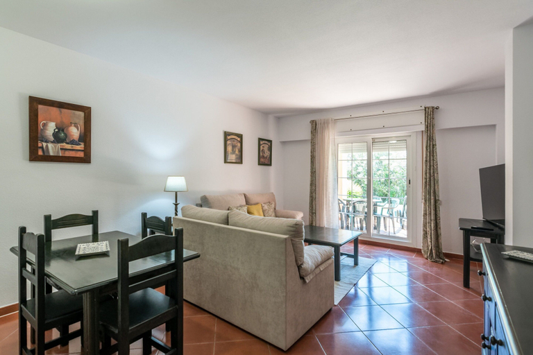Dining 5, Isla Canela: Cozy Family Getaway, Huelva