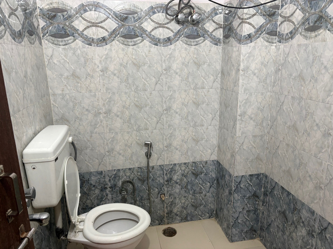 Bathroom 3, Hotel Mohan, Agra