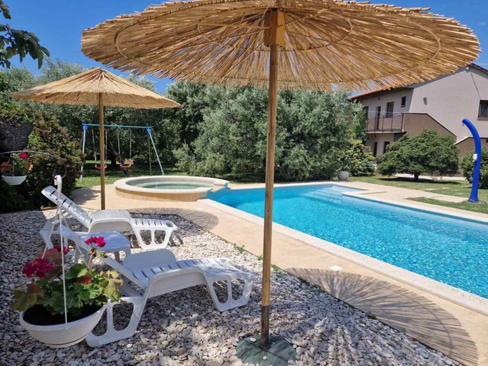 Pool 5, Villa in Pula near Roman Amphitheater, Pula