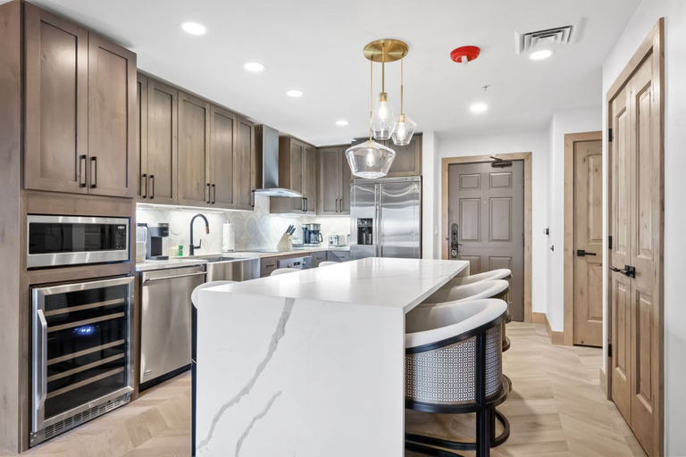 Interior 4, Westgate 4507-b, Summit