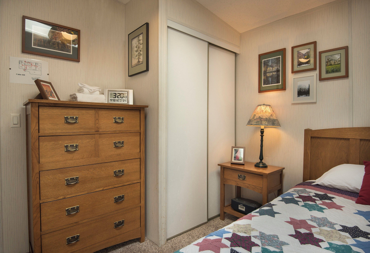 Bedroom 2, Rosenberg's Creekside Cabin, Mariposa