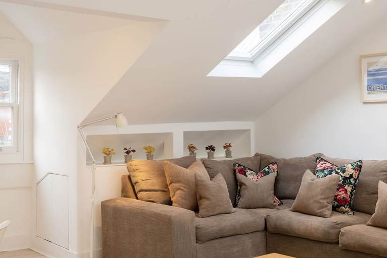 Room 4, Luxury Penthouse in Maida Vale With Fast Wi-fi, London