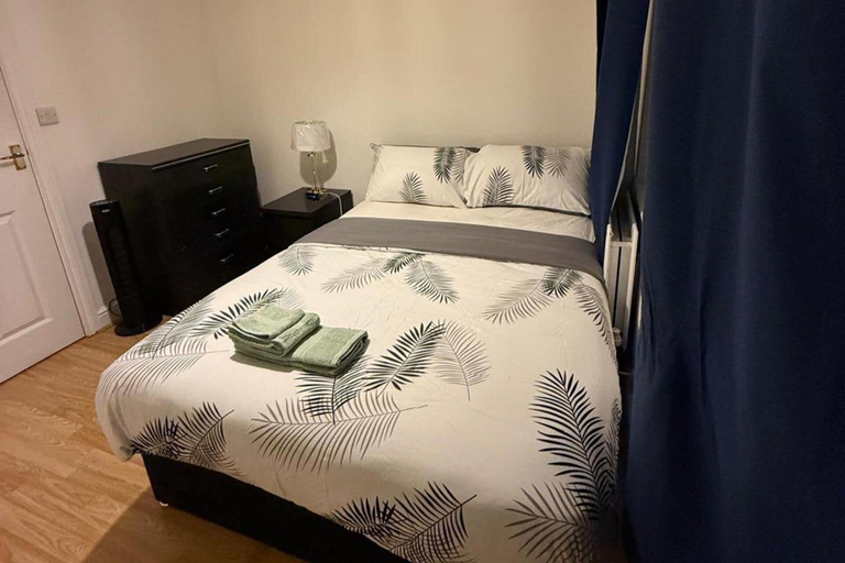 Bedroom 2, London City Apartment - Lynbrook Grove, London