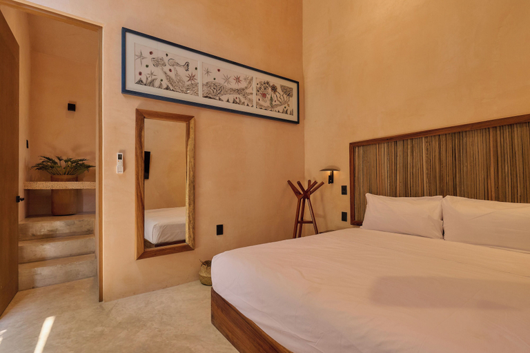 Room 4, Pan Beach, Dist. Pochutla