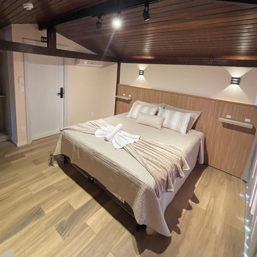 Room 4, La Roza Hotel and Grill Restaurant, Penha