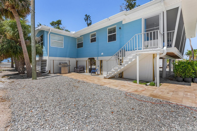 Exterior & Views 2, Blue Oasis, Lee