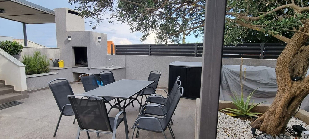 Outdoor dining 4, Spacious Apartment in Kastel Novi, Kaštela
