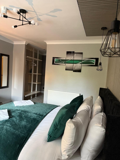 Bedroom 4, The Jacobean Hotel, Coventry