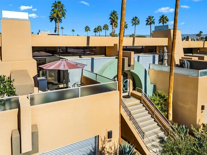 Exterior 3, Hollywood Cinema Masterpiece, Riverside