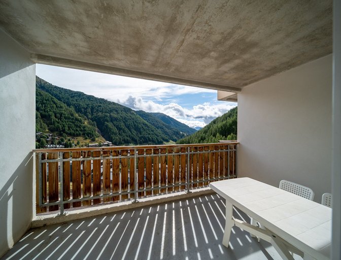 Balcony, Cozy 2- Bedroom Mountain Apartment in Allos, Alpes-de-Haute-Provence