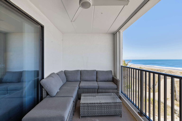 Interior 3, Mariner 1 3M Oceanfront 2BR Condo, Balcony Views & Modern Comfort, Worcester