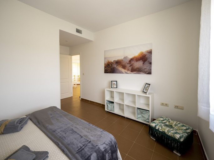 Room 4, Cosy Apartment With Shared Pool, Huelva
