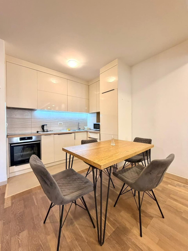 In-room dining, LV Central Apartment-Free Parking