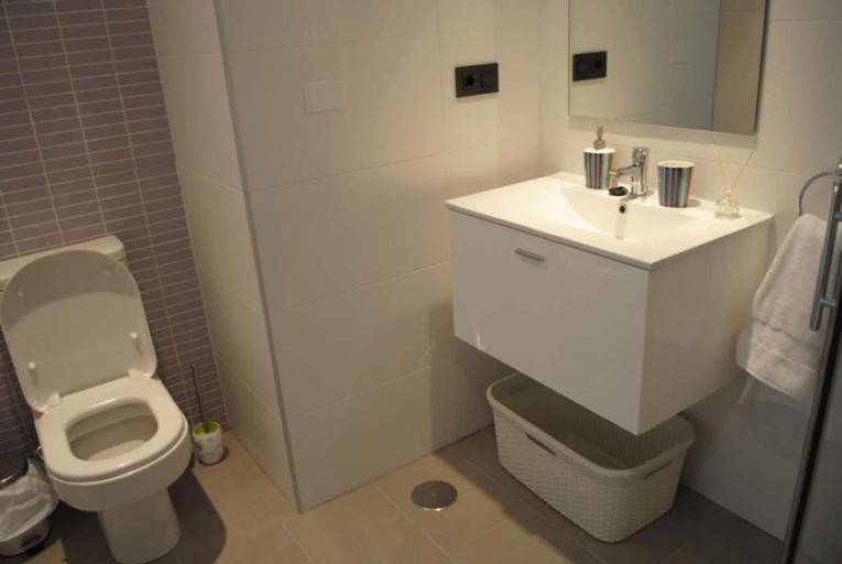 Bathroom 2, Bright Holiday Home in Orihuela Costa, Alicante