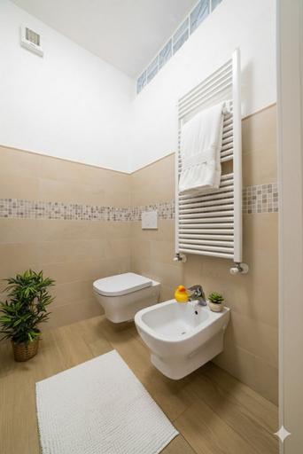 Bathroom 5, il giardino di Laura, Imperia